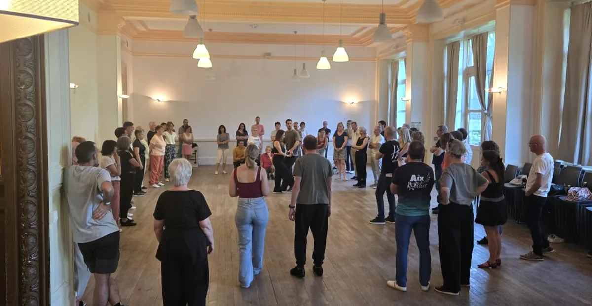 Des danseurs pendant un cours au Splendid